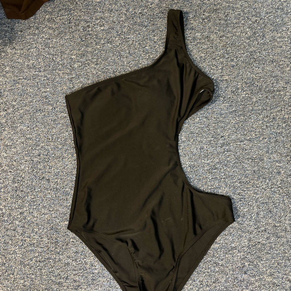 One-Shoulder Black Swimsuit